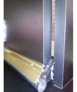 Alternative view of Zocalo Burlete Automatico P/ Puertas 1mt Aluminio Ancho 3 Cm