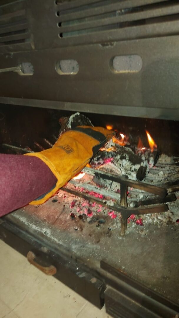 Guante Parrillero Cuero Costura Kevlar Alta Temperatura - Imagen 4