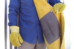 Alternative view of Delantal Cuero Descarne Soldador 60 X 90cm Goma Plomada