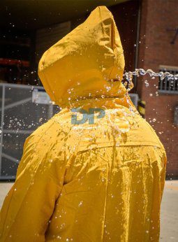 Alternative view of Capa Traje De Lluvia Pvc Con Cierre Botones Capucha Amarilla