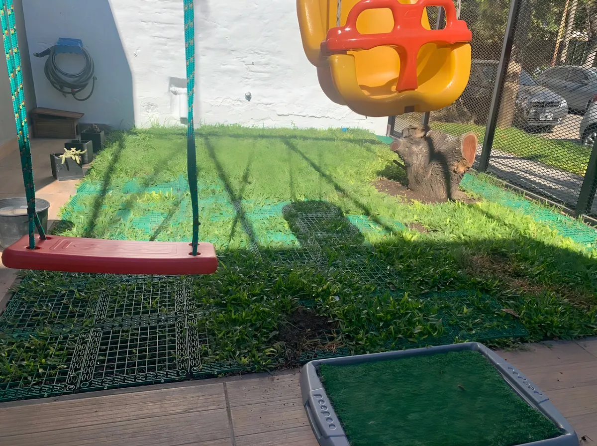 Piso Cesped Encastrable Mascotas Jardín Parque 30x30cm X Mt - Imagen 4