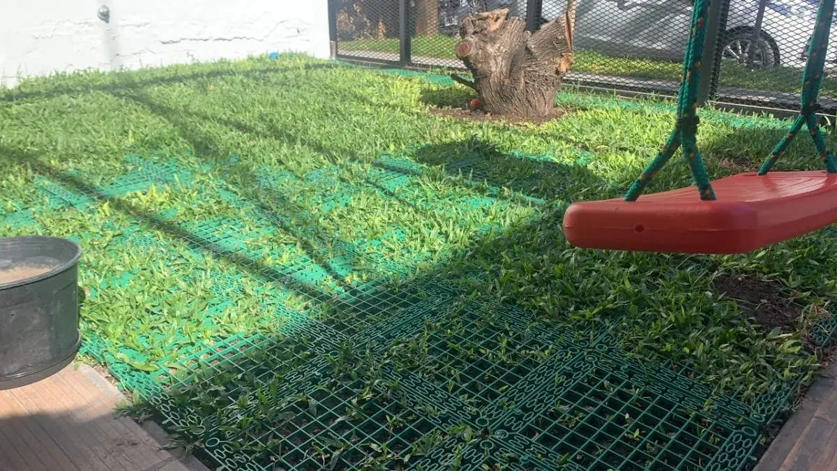 Piso Cesped Encastrable Mascotas Jardín Parque 30x30cm X Mt - Imagen 3