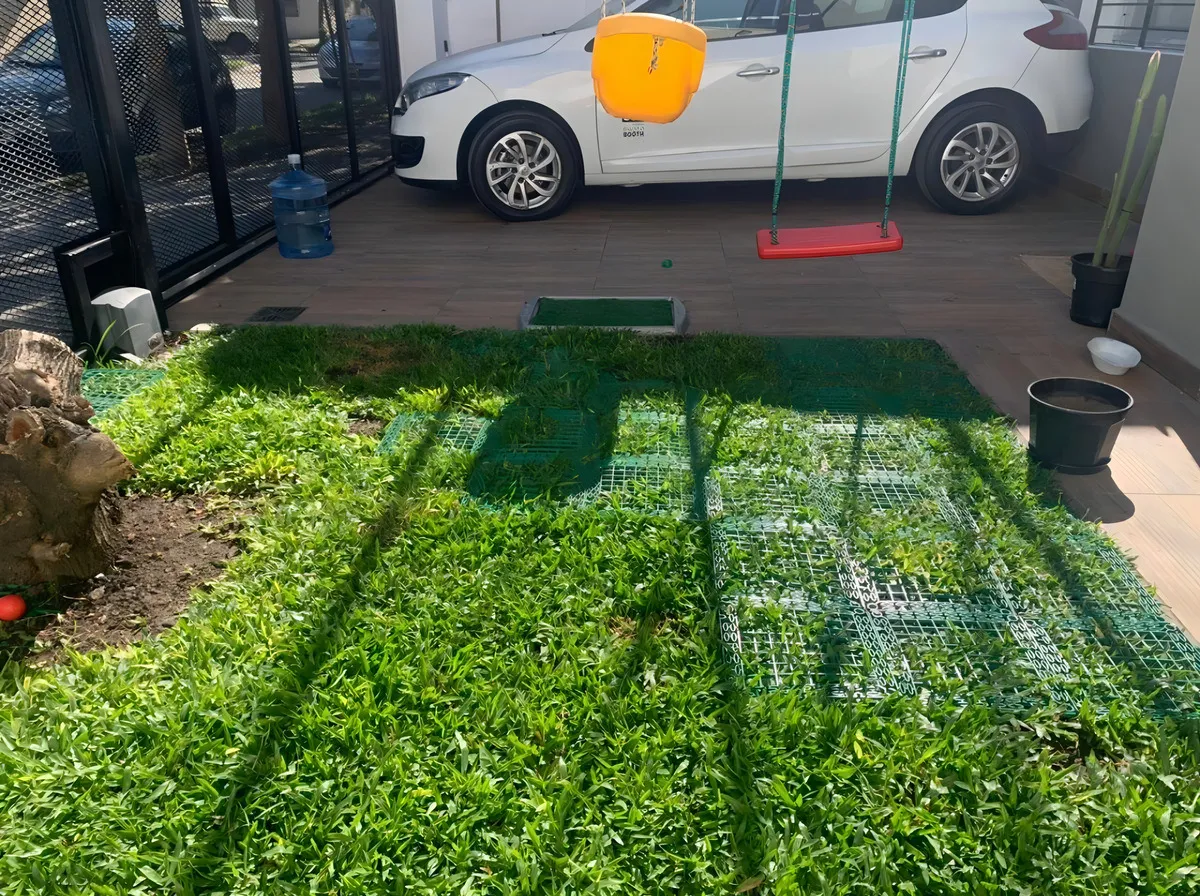 Piso Cesped Encastrable Mascotas Jardín Parque 30x30cm X Mt - Imagen 5