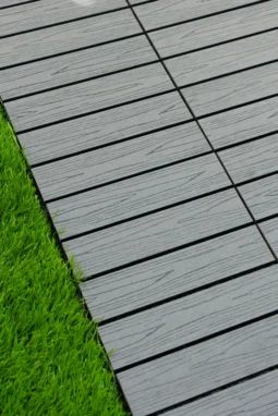 Alternative view of Baldosa Piso Deck Wpc Encastrable Exterior Balcon 30x30cm Gris Claro