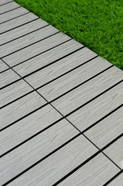 Baldosa Piso Deck Wpc Encastrable Exterior Balcon 30x30cm Gris Claro